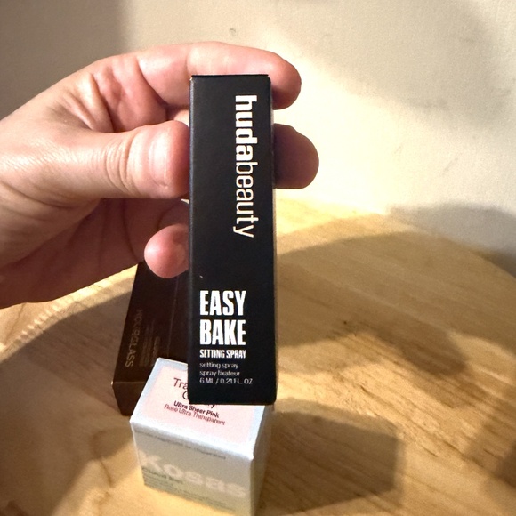 Set of three face products Hourglass Kossas Huda Beauty mini trial sizes NWT - Picture 5 of 6